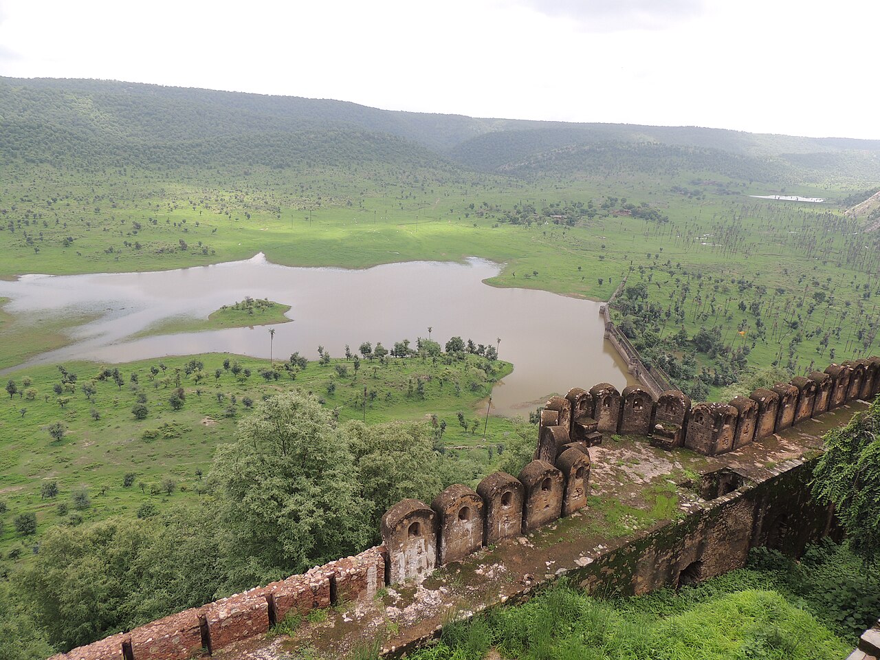Sariska’s landscape seen from Kankwari Fort in August 2012. The view shows the habitat surrounding the reserve’s tiger-reintroduction story.